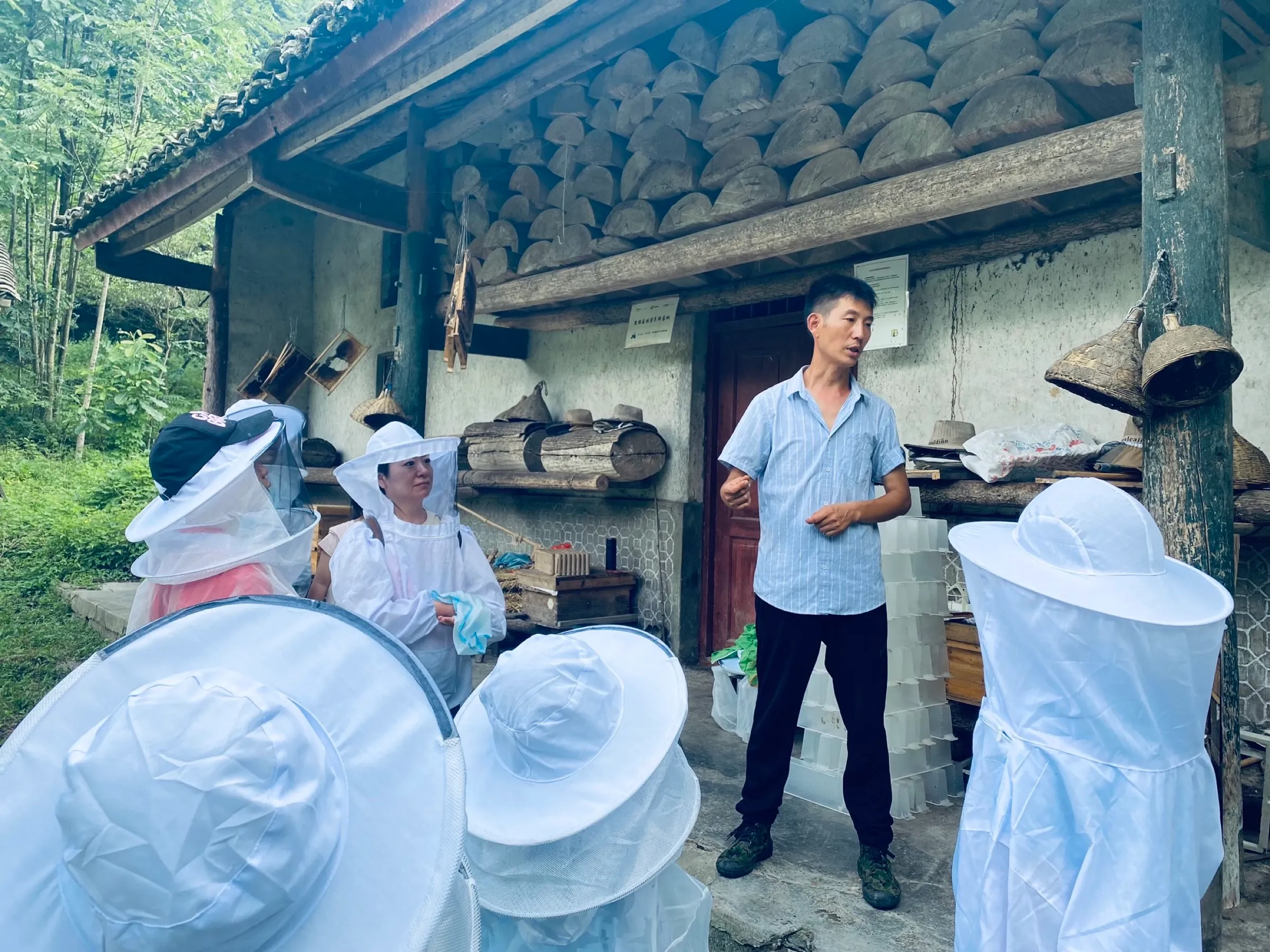朝阳村接团，营队抵达村庄